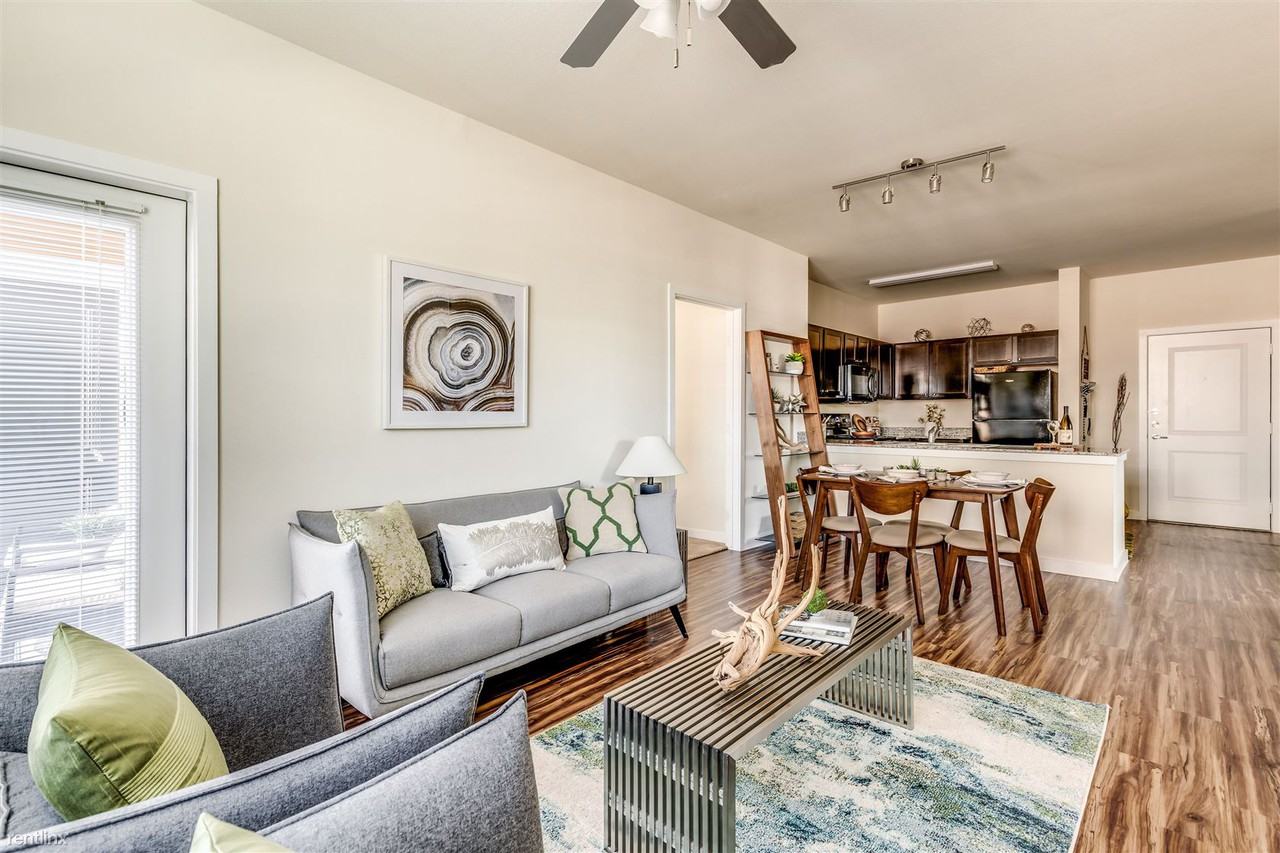 1406 Columbus St - Photo 2 of 7