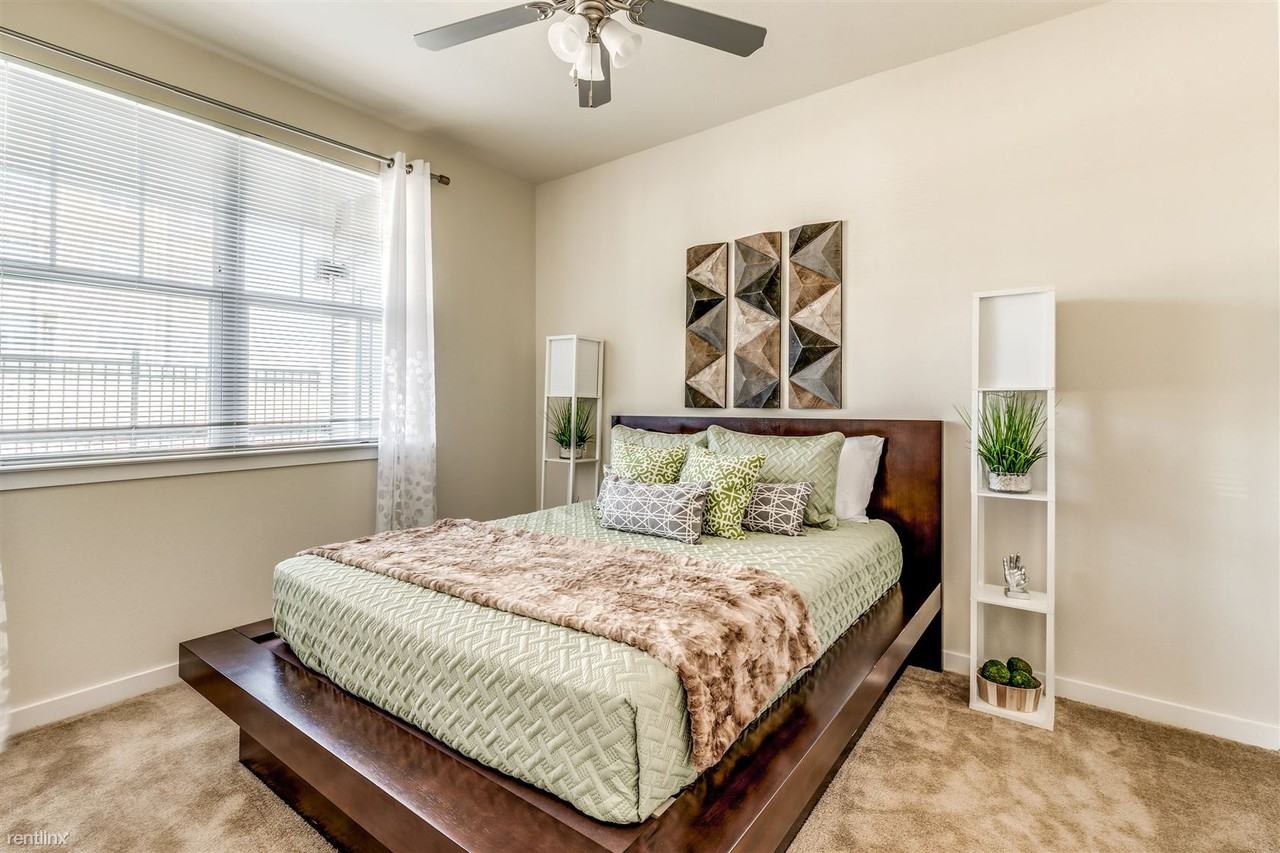 1406 Columbus St - Photo 3 of 7