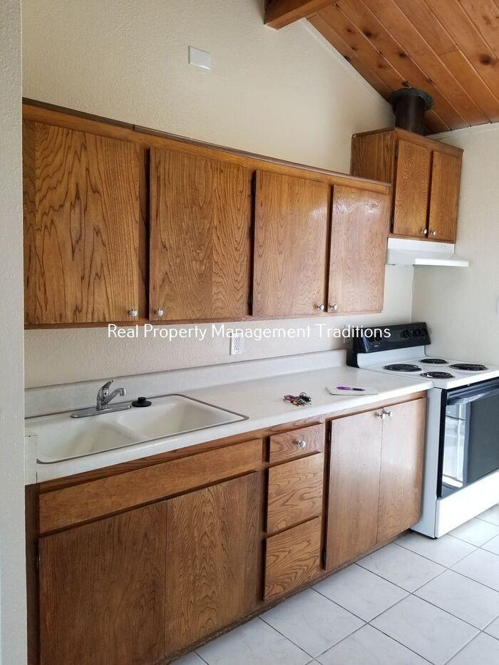 1933 Harvell Street - Photo 3 of 12