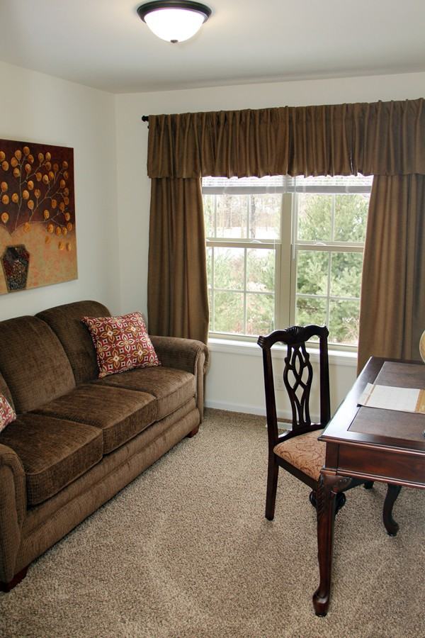 44 Baybridge Dr - Photo 3 of 10