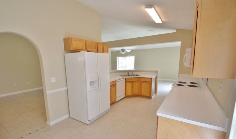 2100 Brookshire Cir - Photo 3 of 15