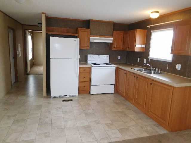 694 Waters Edge Pl - Photo 3 of 6