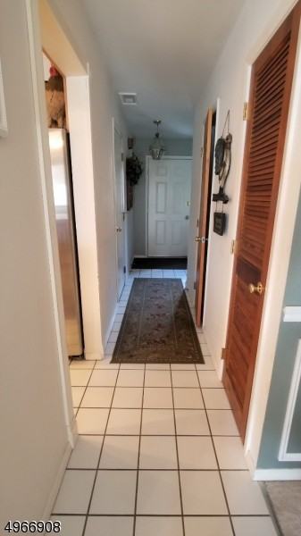 50 Beacon Hill Rd Apt E - Photo 3 of 20