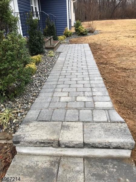 185 Weldon Rd - Photo 3 of 14