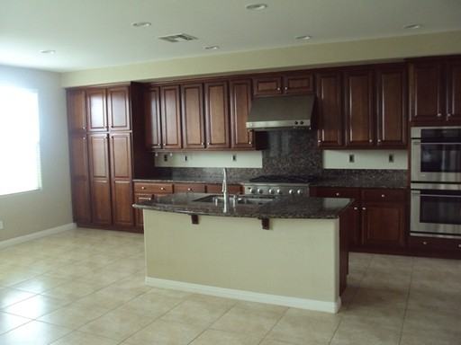 877 Orion Way - Photo 3 of 14