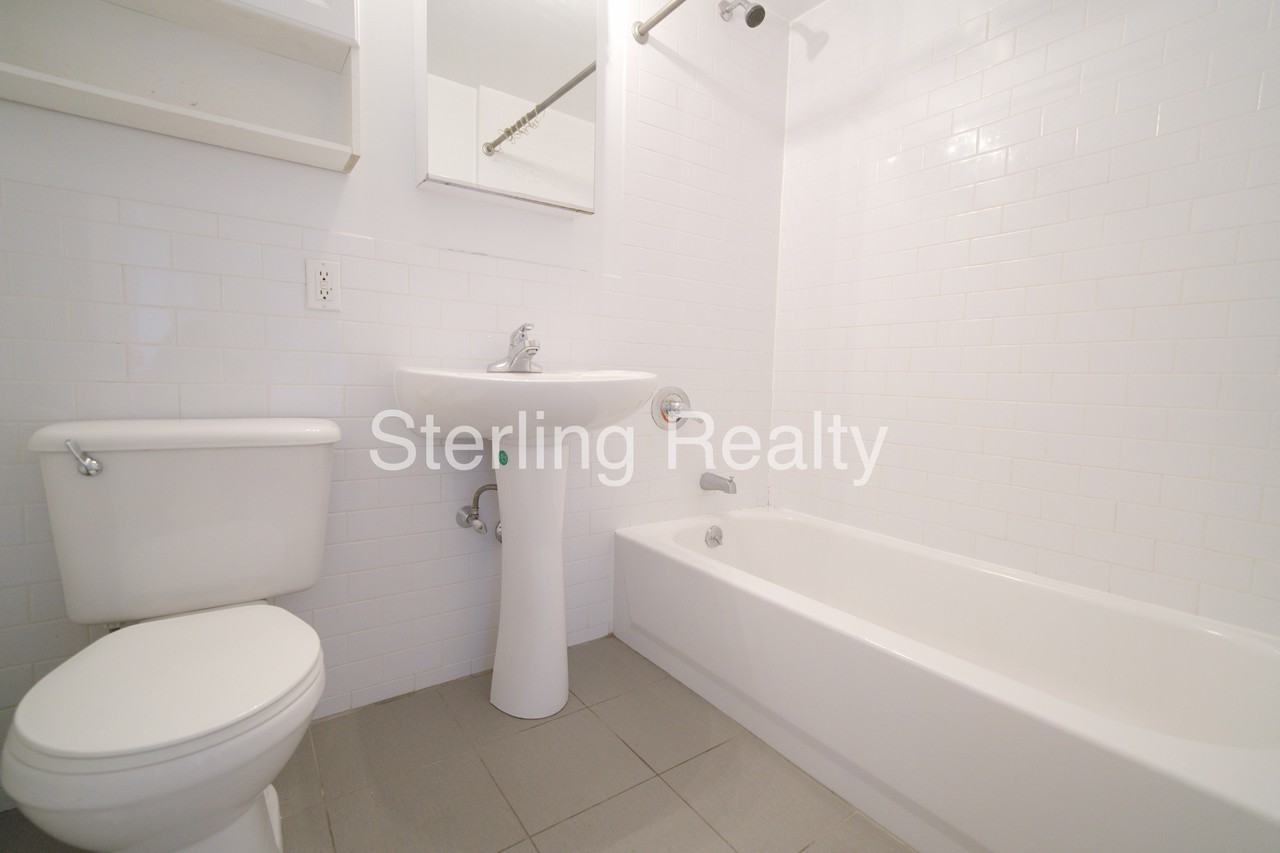 31-72 31st Street #4B - Photo 2 of 7