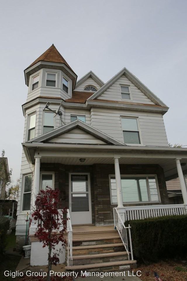 126 10th Ave - Photo 2 of 33