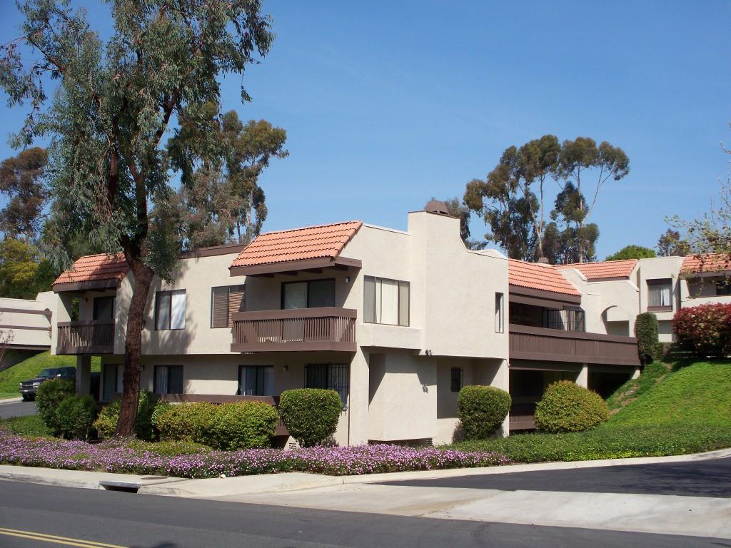 Reservoir Dr & Reservoir Ln