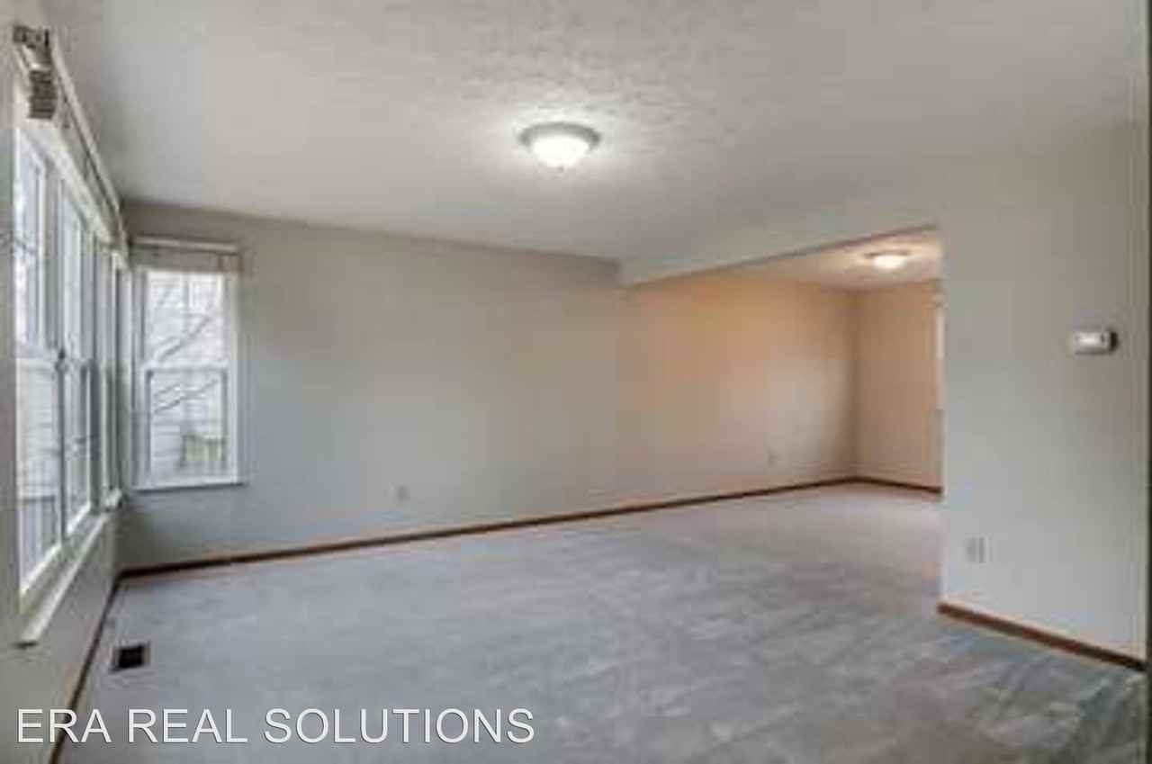 8457 Bridletree Way - Photo 3 of 21