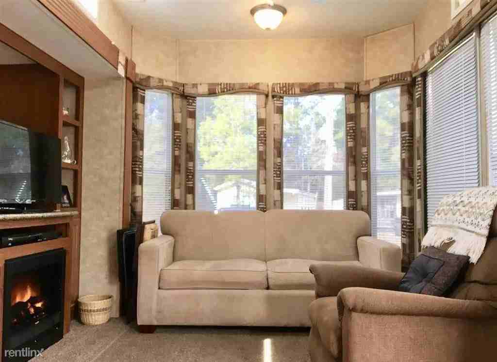 725 Buena Vista Dr - Photo 2 of 4