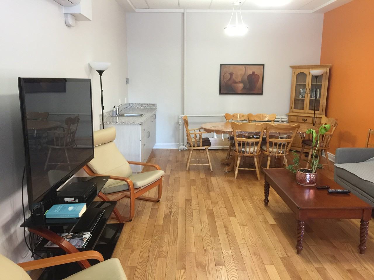 460 King Edward Avenue - Photo 3 of 4