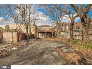 110 W Merchant Street - Photo 3 of 15