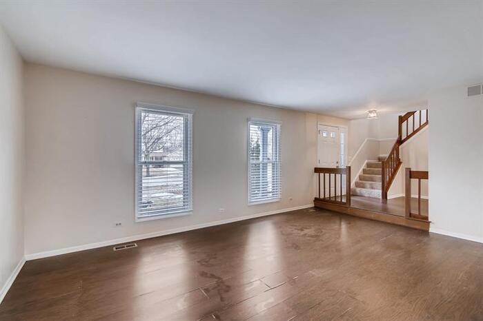 27W115 27w115 Chestnut Lane - Photo 2 of 16