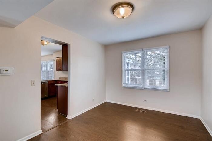 27W115 27w115 Chestnut Lane - Photo 3 of 16