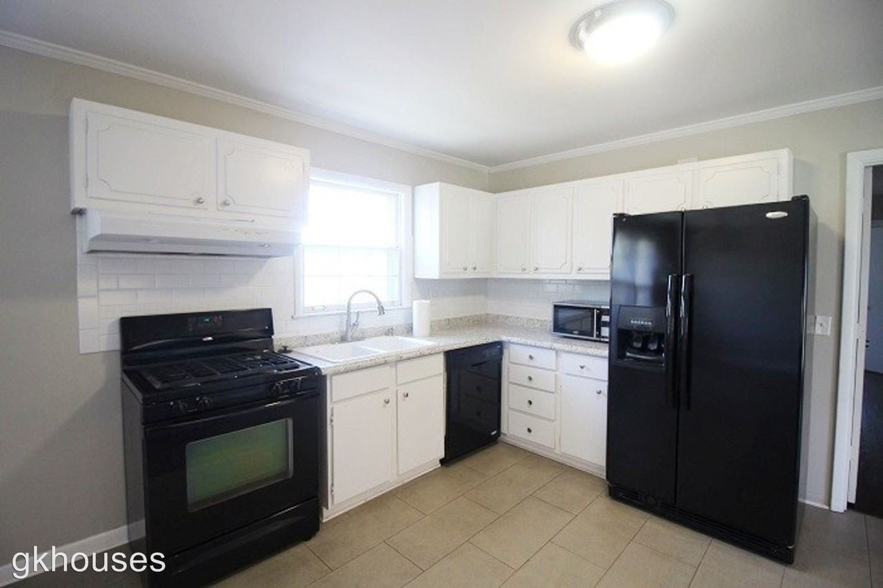 300 Ladybird Dr - Photo 2 of 18