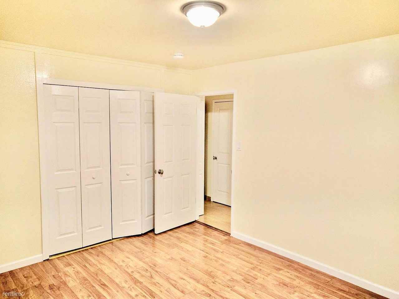 608 Hiller St - Photo 3 of 11