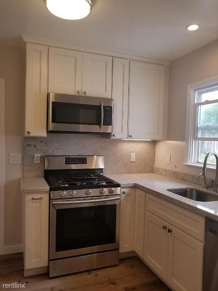 825 Cypress St - Photo 2 of 22