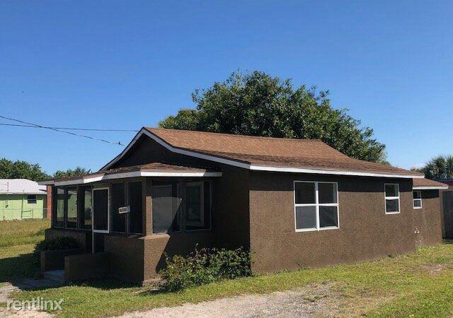 905 Se Tarpon Ave - Photo 2 of 12