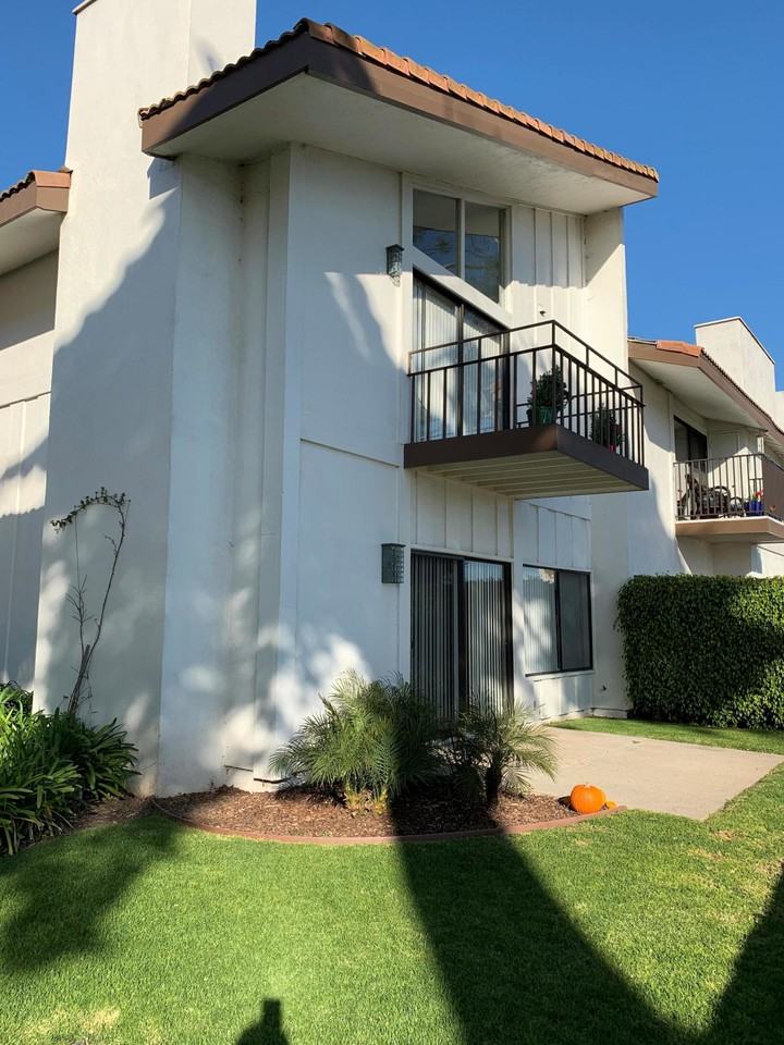 655 Del Parque - Photo 2 of 14