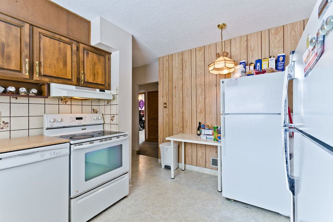 Great student house, walking distance to UofC! - Photo 3 of 18