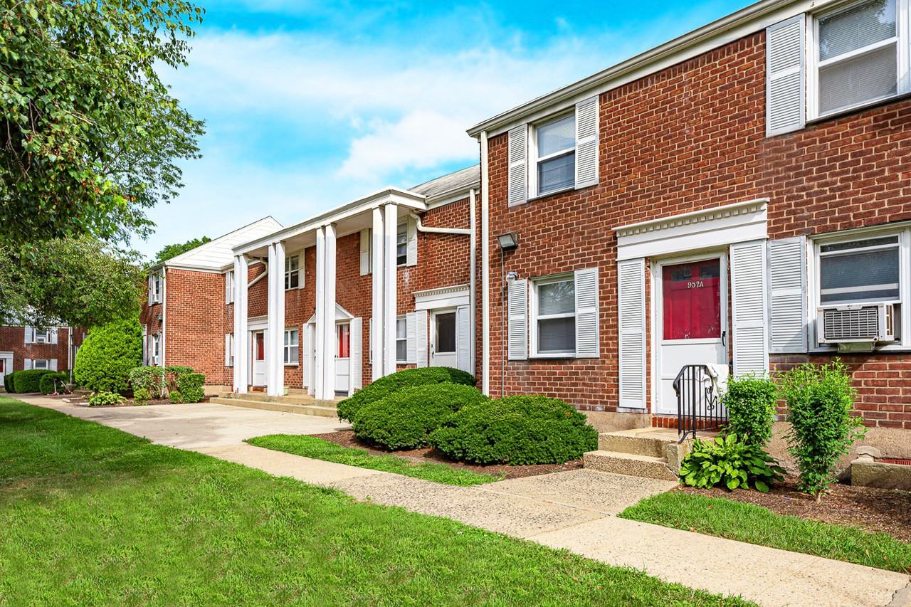 Ridgefield Gardens - Photo 3 of 14