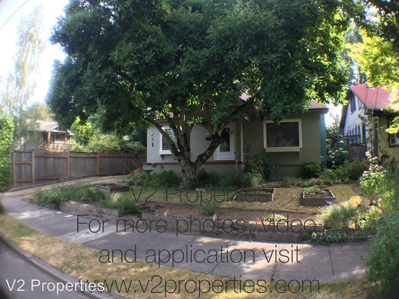 1624 Se 54th Ave - Photo 3 of 32