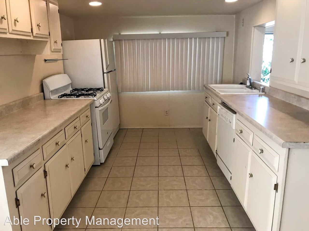 222 Roby Ln - Photo 3 of 7