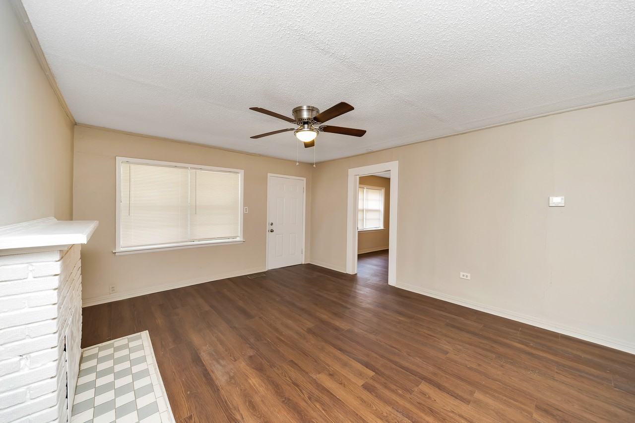 5113 Wood Ave - Photo 3 of 19