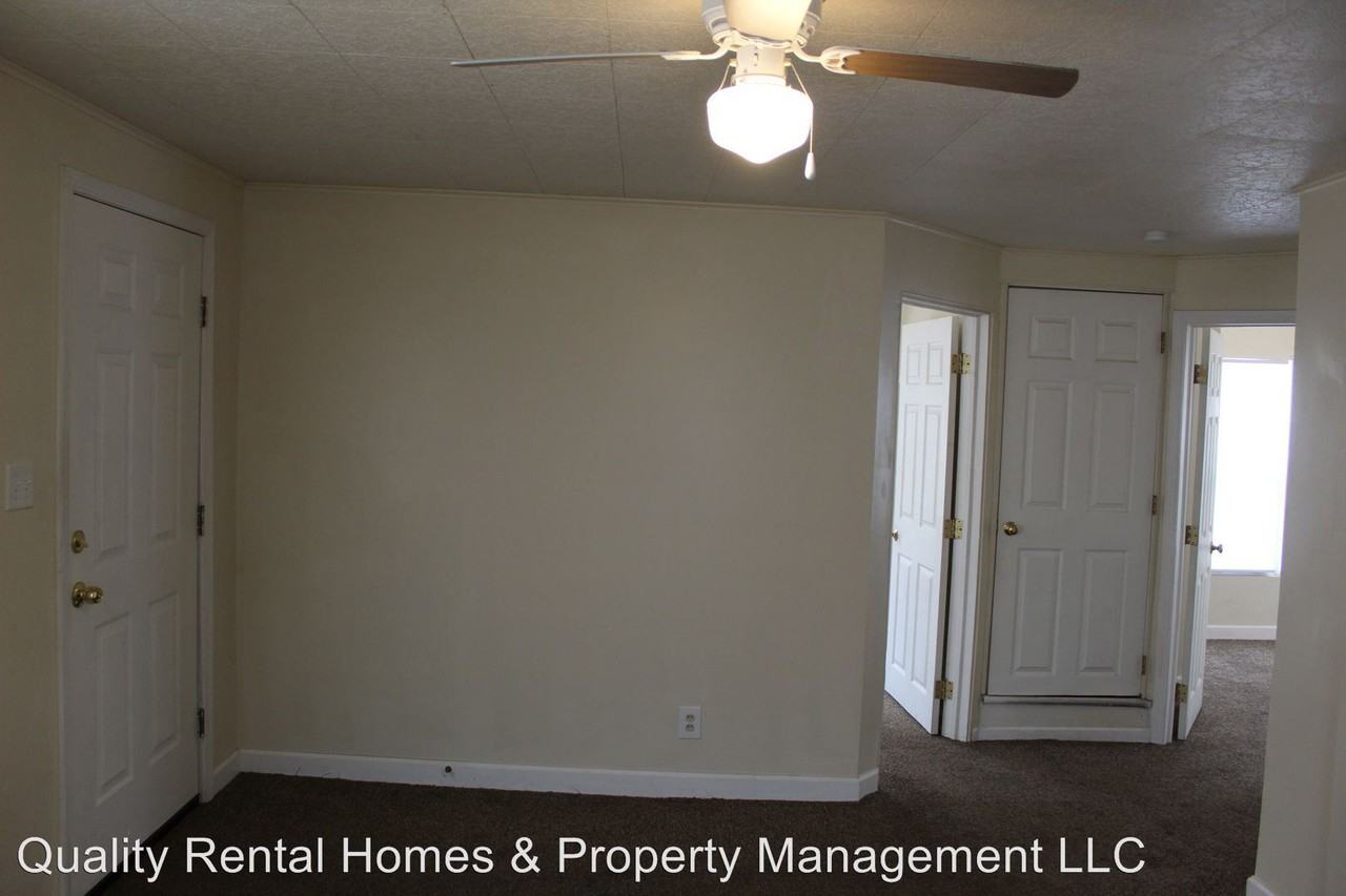 1487 Carman St - Photo 3 of 17