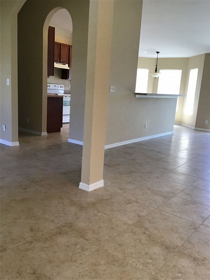 1142 Sw Eleuthera Ave. - Photo 3 of 7