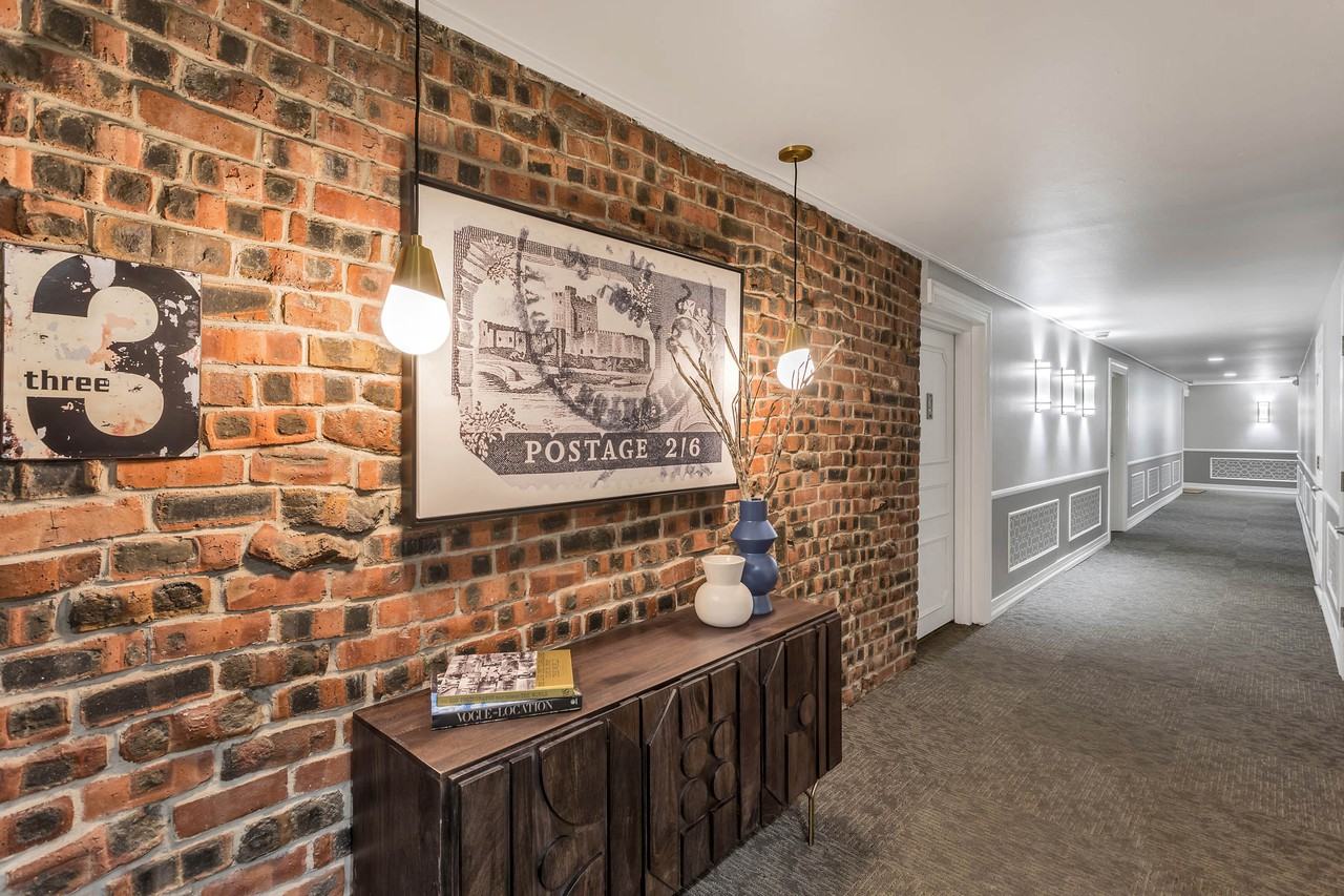 The Brit - Photo 4 of 48