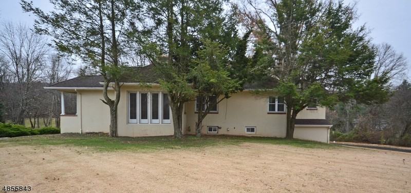 636 Valley Rd - Photo 3 of 22