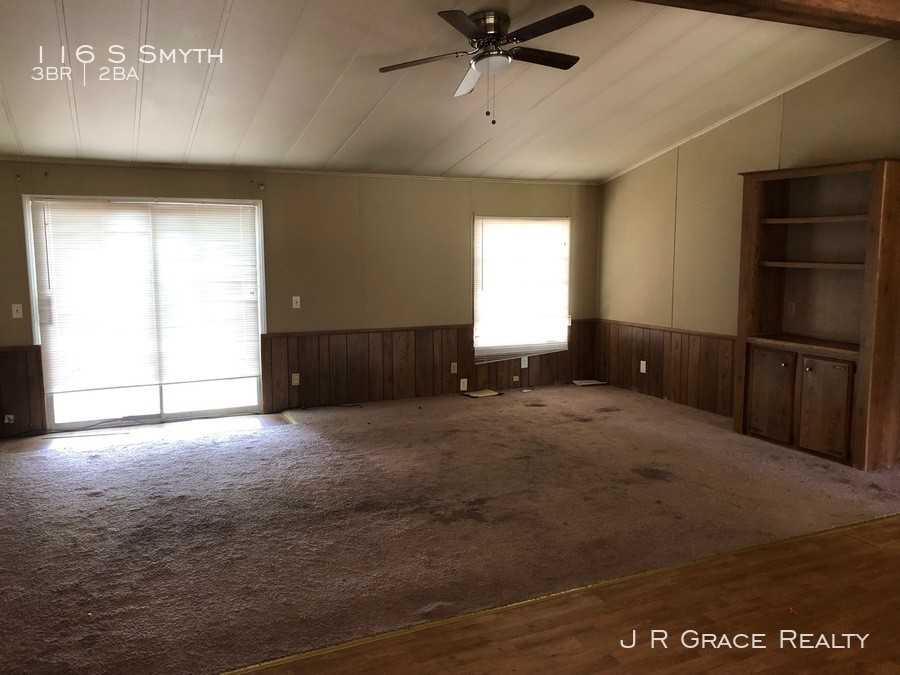 116 S Smyth - Photo 2 of 7