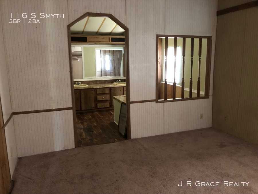 116 S Smyth - Photo 3 of 7