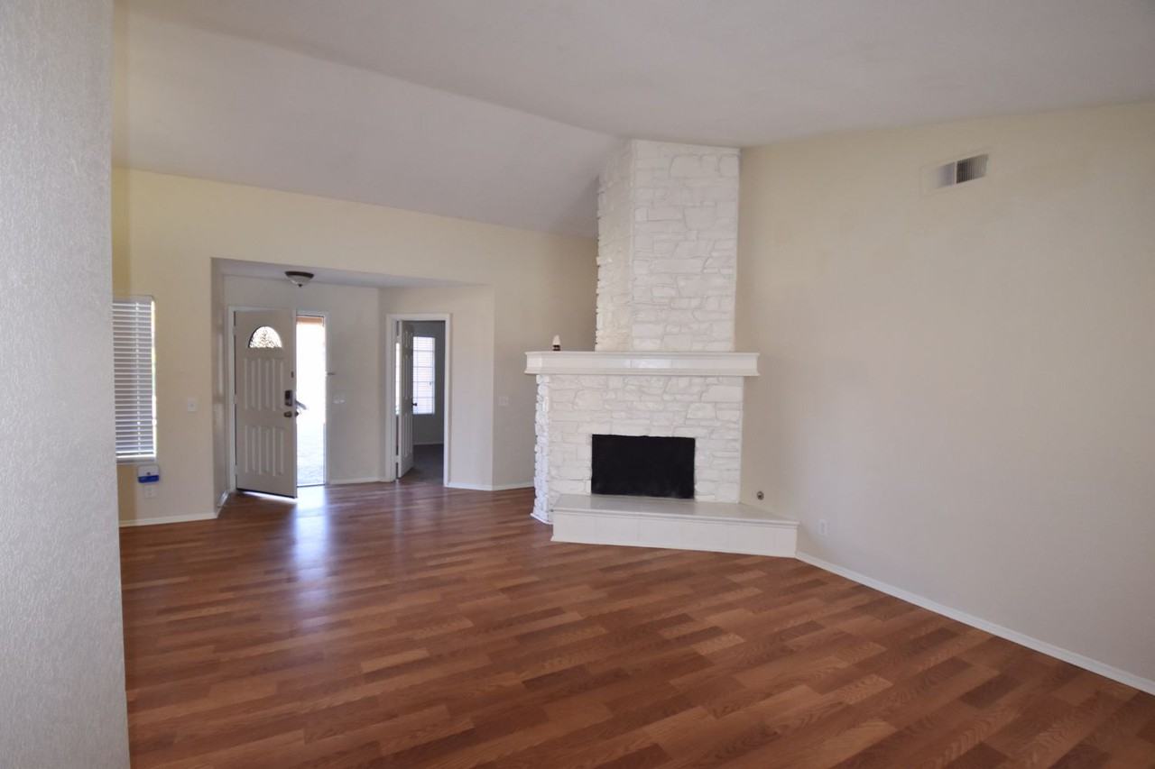 24539 Camino Mirabella - Photo 2 of 17