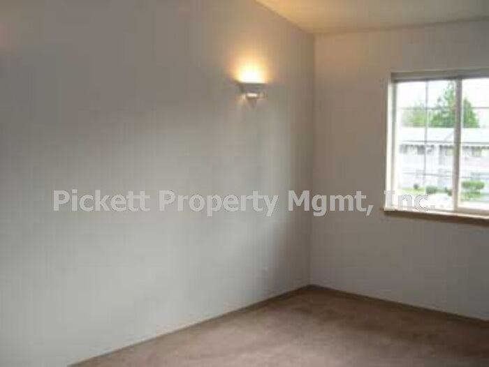 680 Northpark Lane - Photo 3 of 6