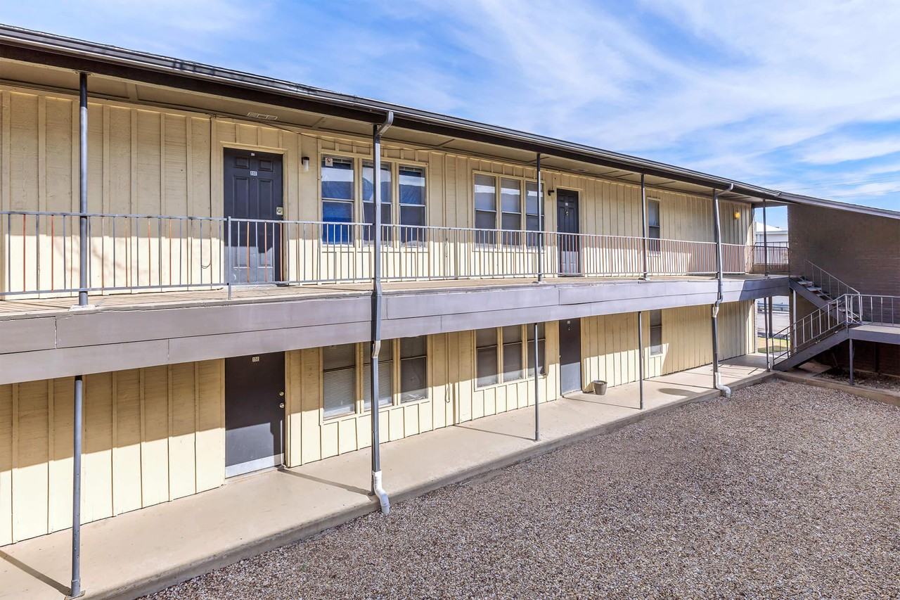 Agave at Willow Creek Apartments for Rent 3327 Willow Creek Dr