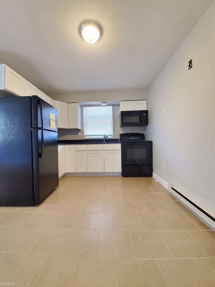 148 Bradford Ave - Photo 3 of 7