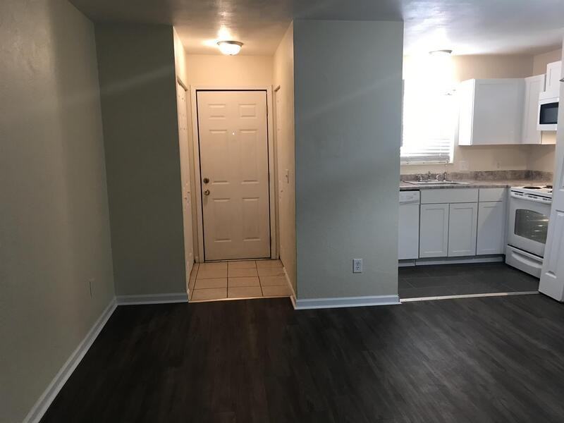 115 Ashley Drive - Photo 2 of 11