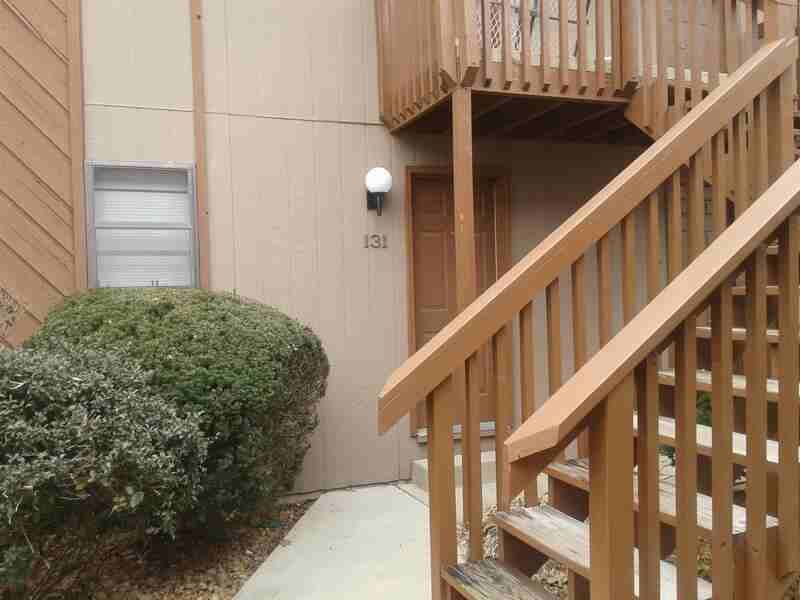 131 Ashley Drive - Photo 2 of 15