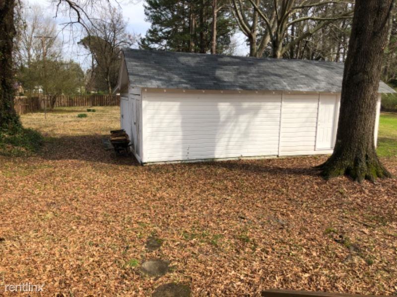 303 S Gabbert St - Photo 2 of 13