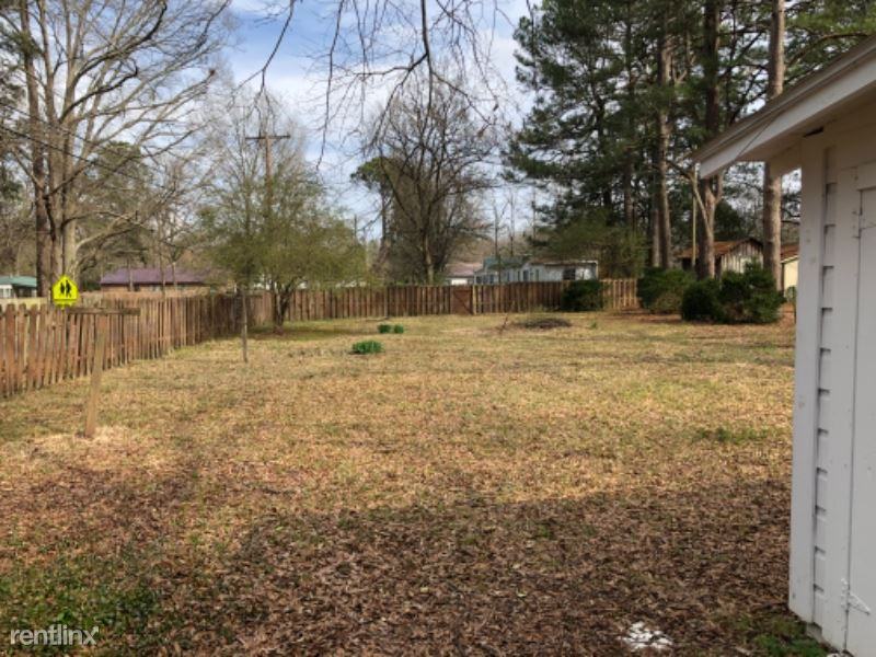 303 S Gabbert St - Photo 3 of 13