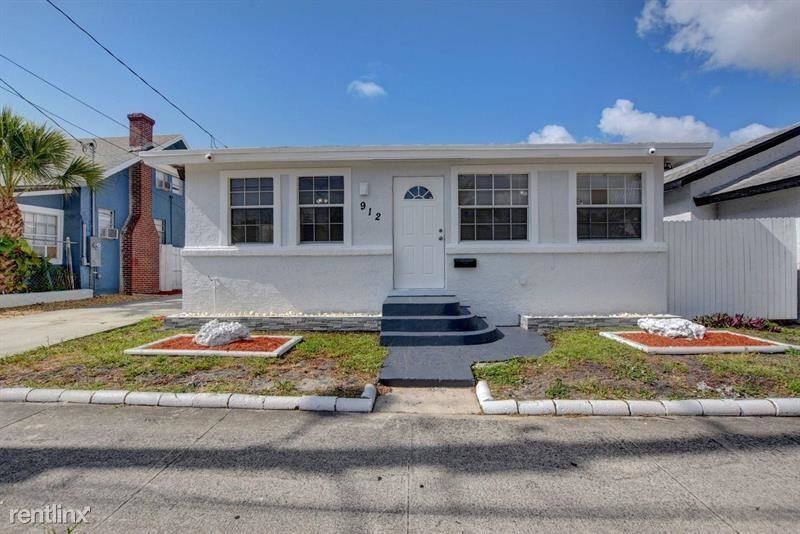 912 8th Street - Photo 2 of 12
