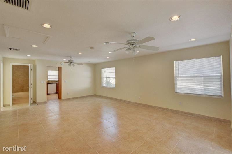 912 8th Street - Photo 3 of 12
