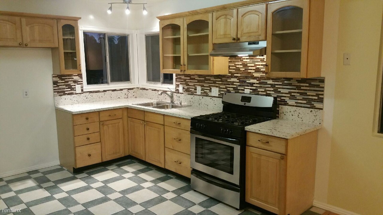 110 W 37th St - Photo 2 of 7