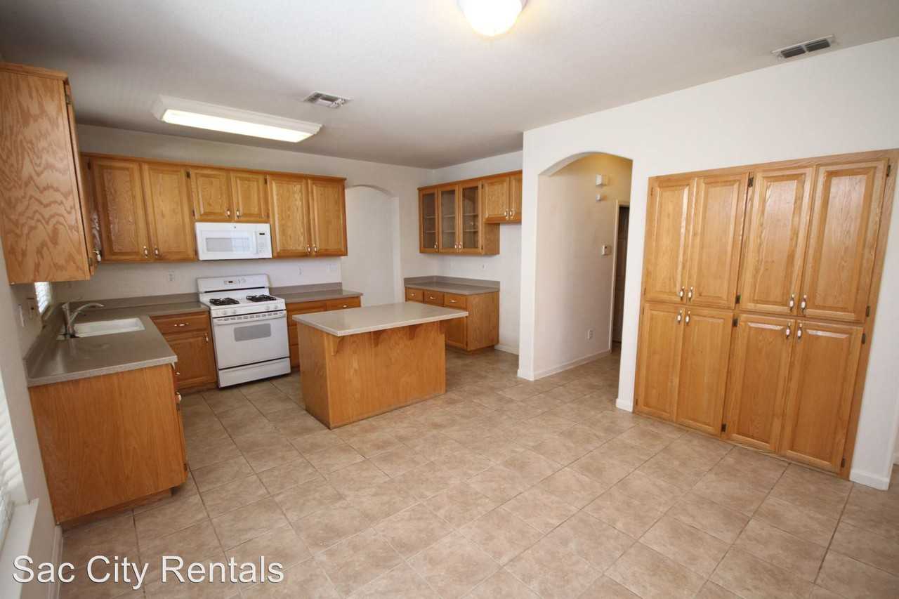 9444 Canmoor Circle - Photo 3 of 16