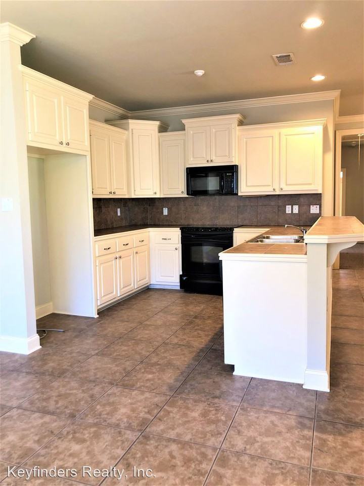 41040 Villa Ct. North - Photo 3 of 20