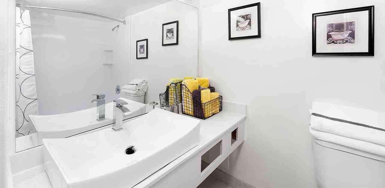 111 Carlton Street #1410A - Photo 2 of 7