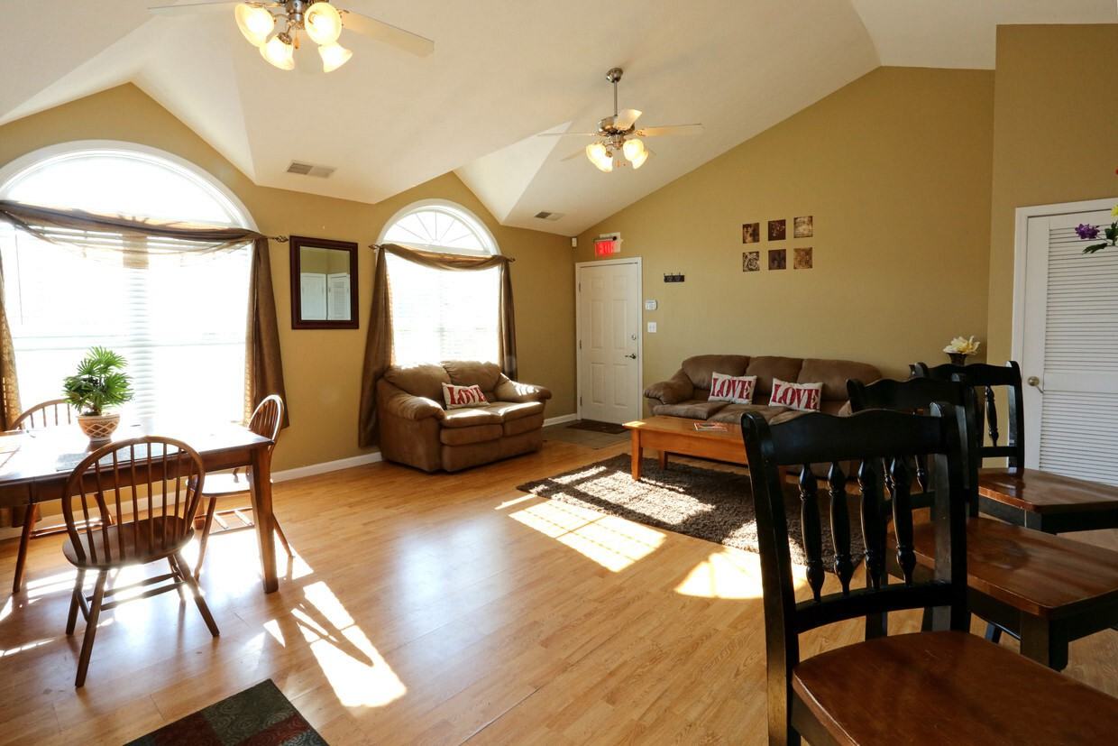 Falcon Crest Apartments - Photo 3 of 35