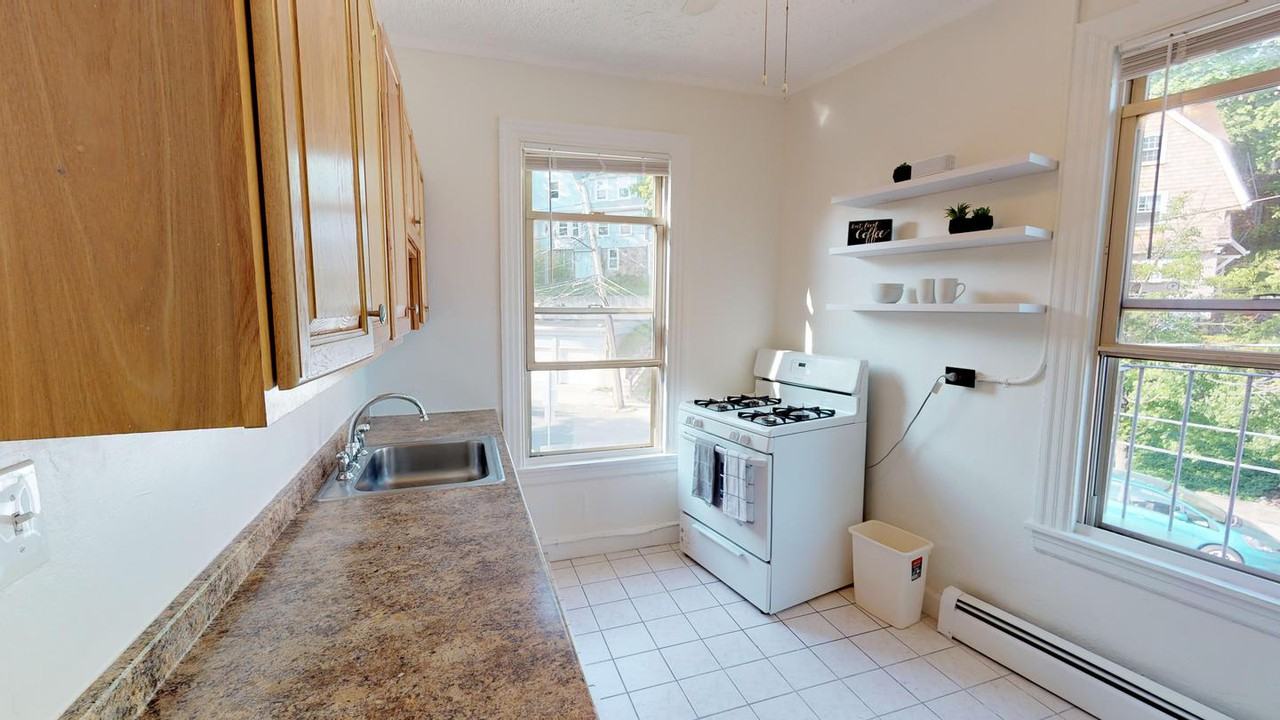 Light-filled Brighton apartment with backyard - Photo 7 of 11